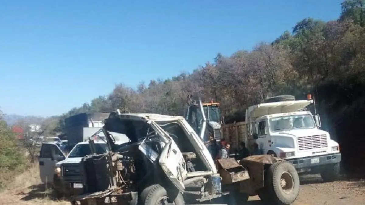 Muere hombre en accidente carretero